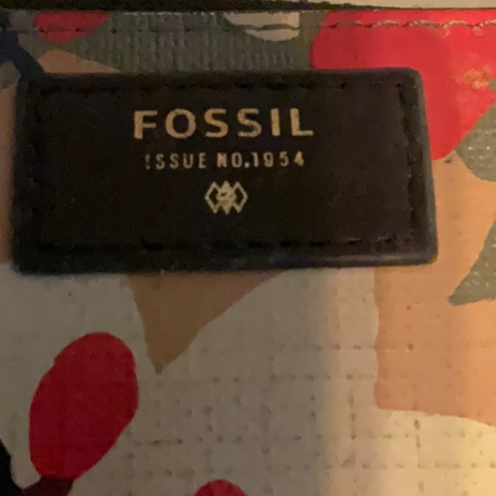 Fossil Issue No.1954 Wallet With Outside Zipped C… - image 6